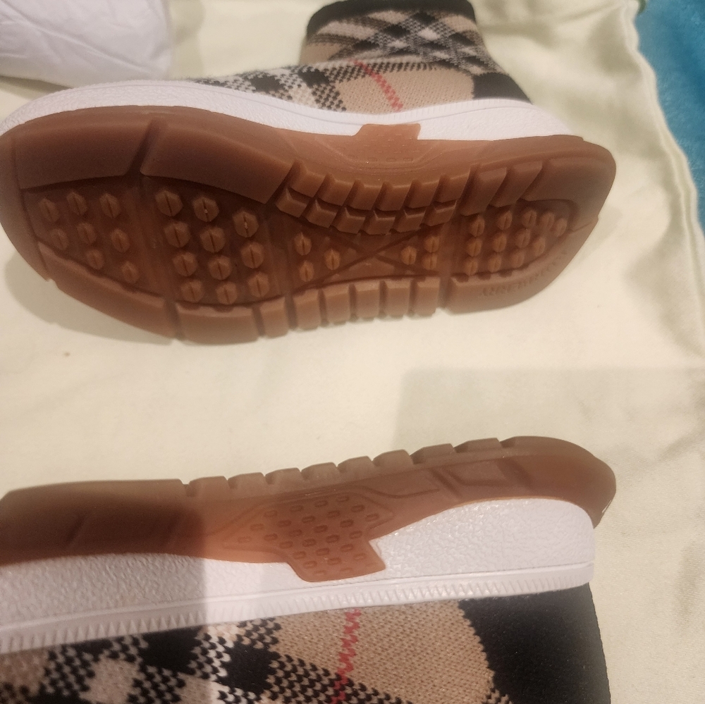 Burberry sneakers sock for toddler girl. - Picture 5 of 13